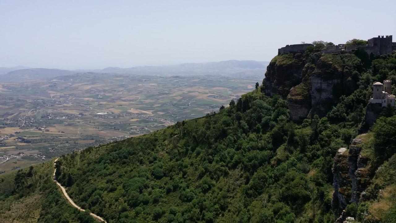Sole E Fiori Di Sicilia Lägenhet Valderice Exteriör bild
